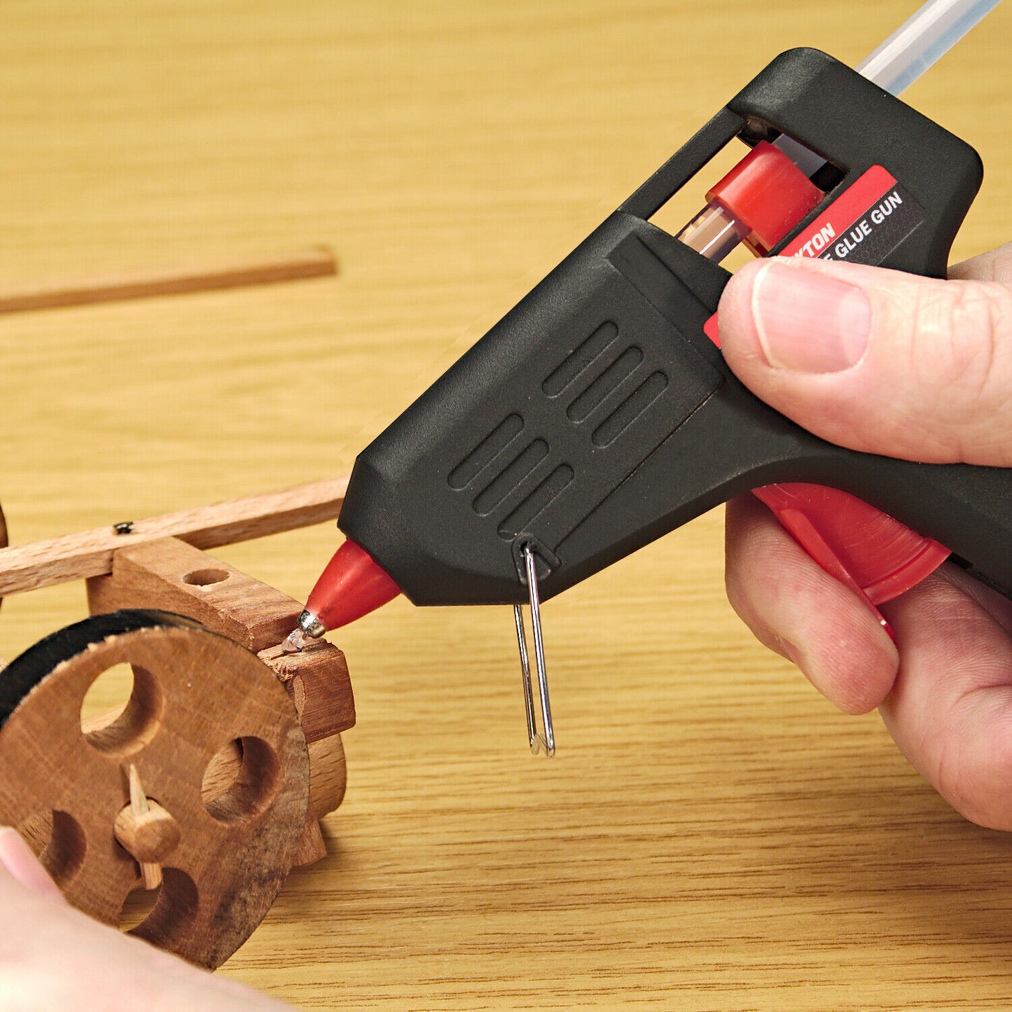 Dekton DT60855 Mini Glue Gun