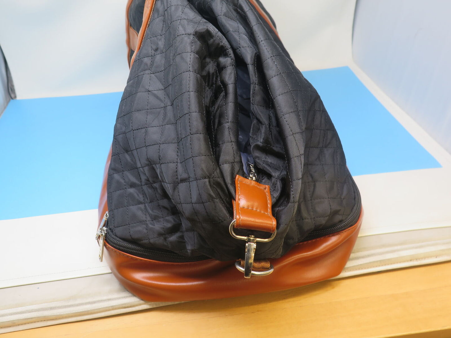 LEKE TRAVEL BAG-BLACK/BROWN