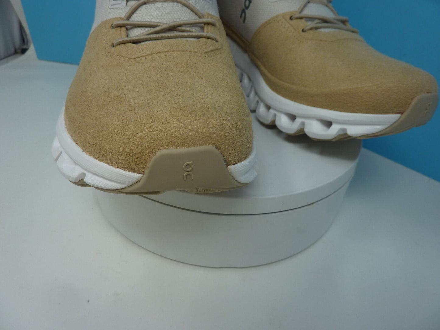 On Running Cloud Men's Low- Mid Top Trainers Size UK 7