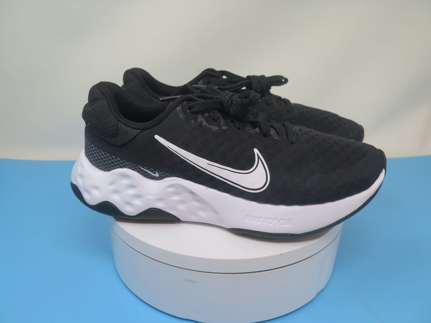 NIKE RENEW TRAINERS-BLACK/WHITE-UK3
