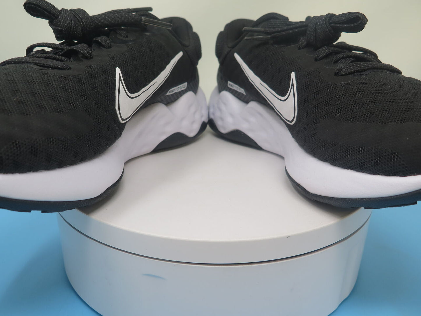 NIKE RENEW TRAINERS-BLACK/WHITE-UK3