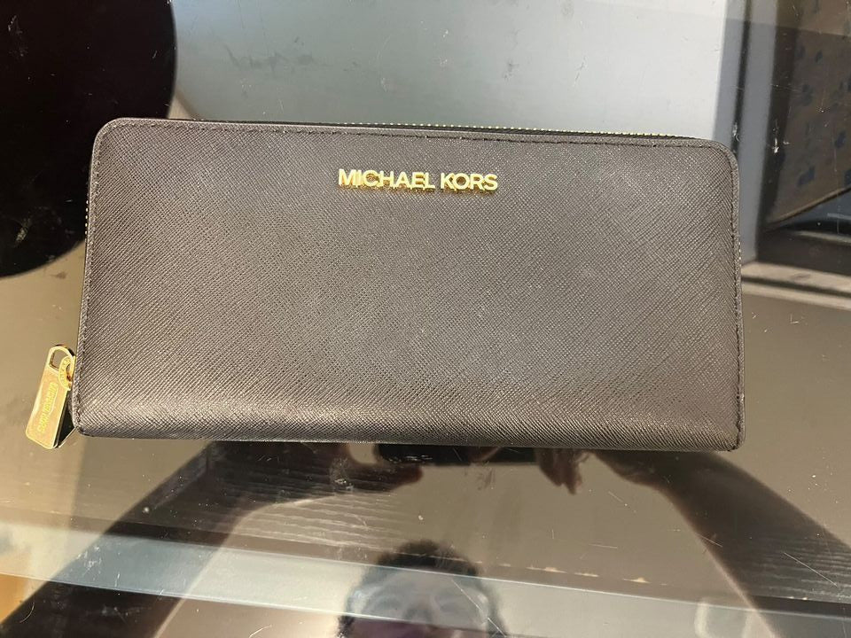 MICHAEL KORS BLACK PURSE
