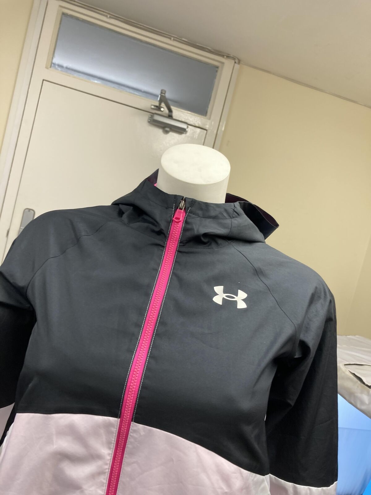 Girl's Under Armour UA Woven Lightweight Full-Zip Hooded Jacket in Black SMALL