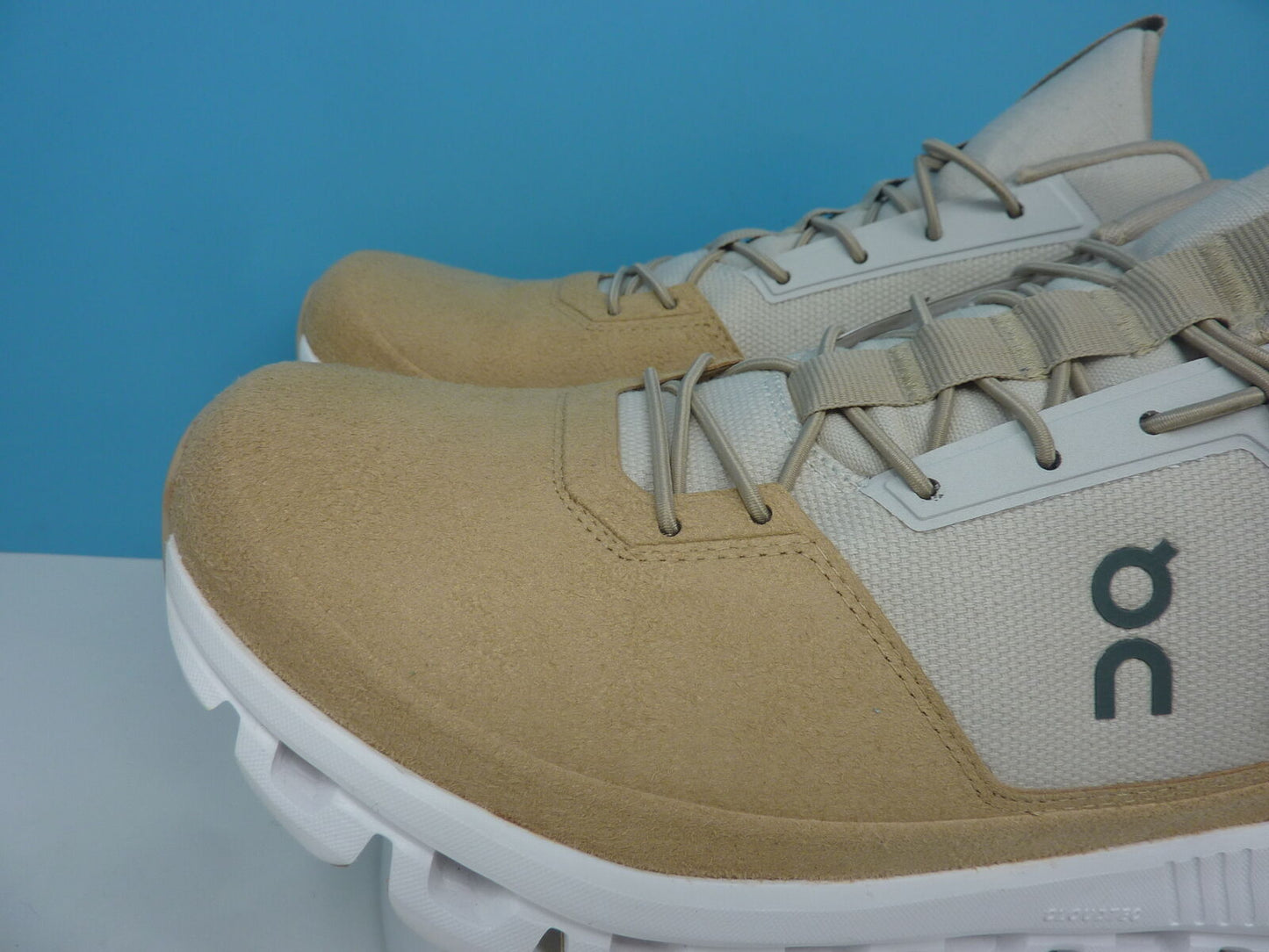 On Running Cloud Men's Low- Mid Top Trainers Size UK 7