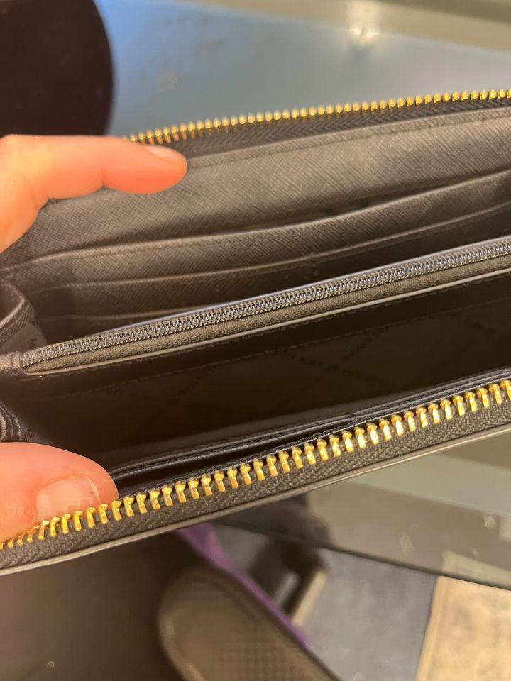 MICHAEL KORS BLACK PURSE
