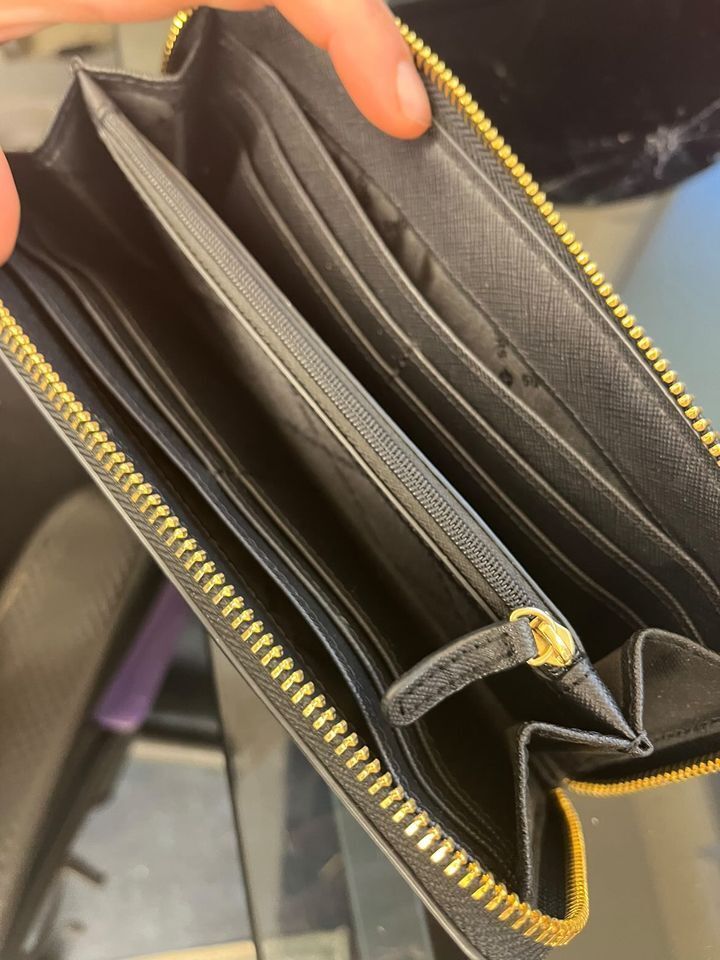 MICHAEL KORS BLACK PURSE