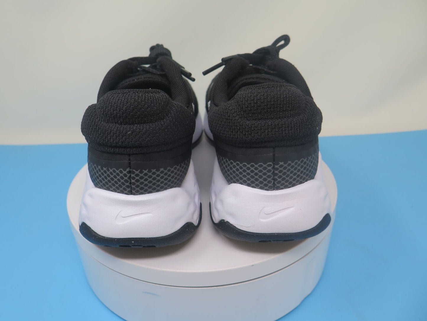 NIKE RENEW TRAINERS-BLACK/WHITE-UK3