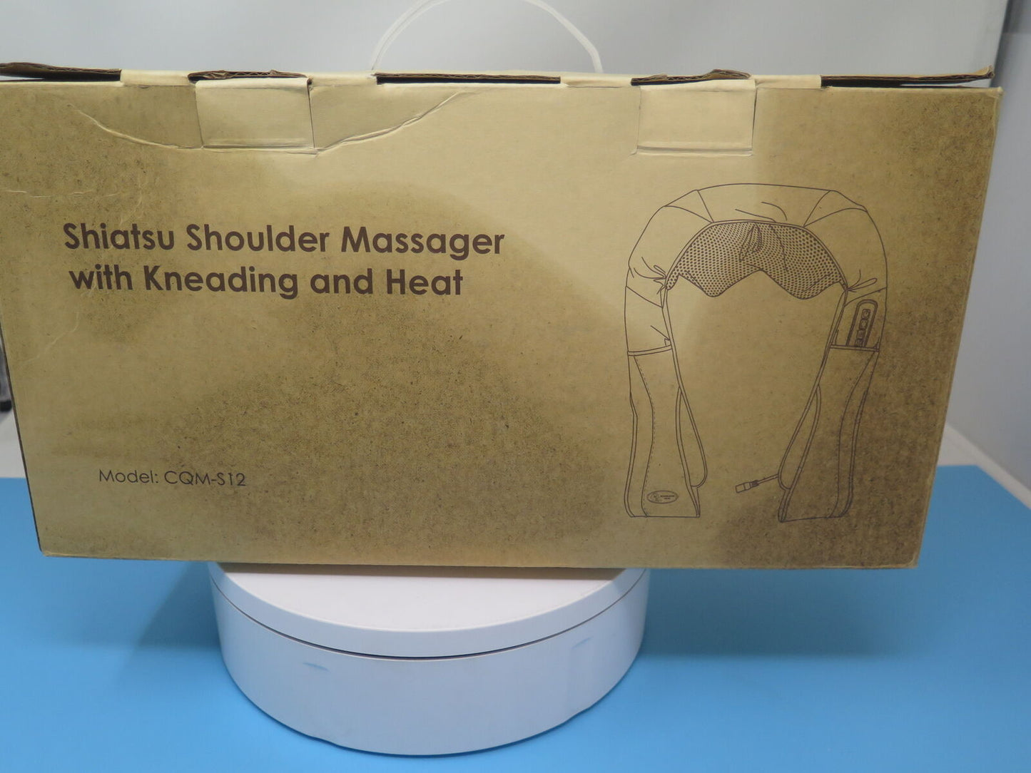 SHIATSU SHOULDER MASSAGER WITH KNEADING AND HEAT