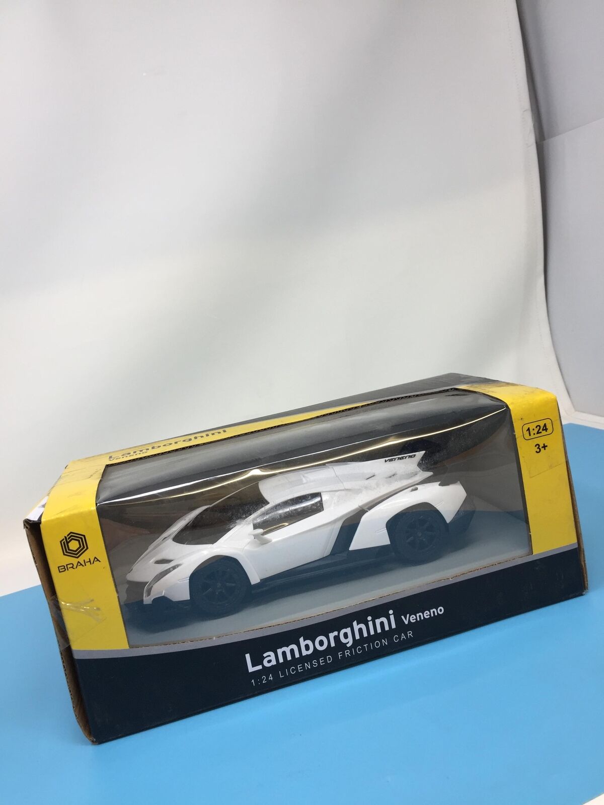 Braha Lamborghini Veneno Friction Car white