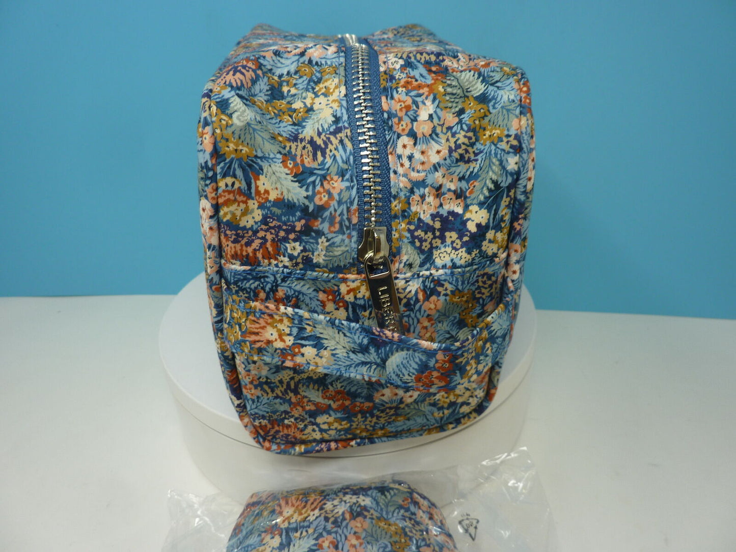 LIBERTY WASH BAG AND MINI WATER BOTTLE