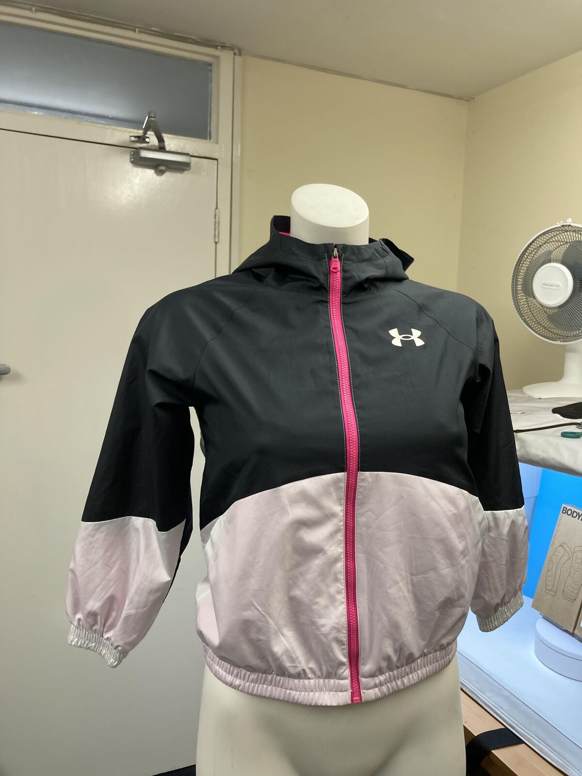 Girl's Under Armour UA Woven Lightweight Full-Zip Hooded Jacket in Black SMALL