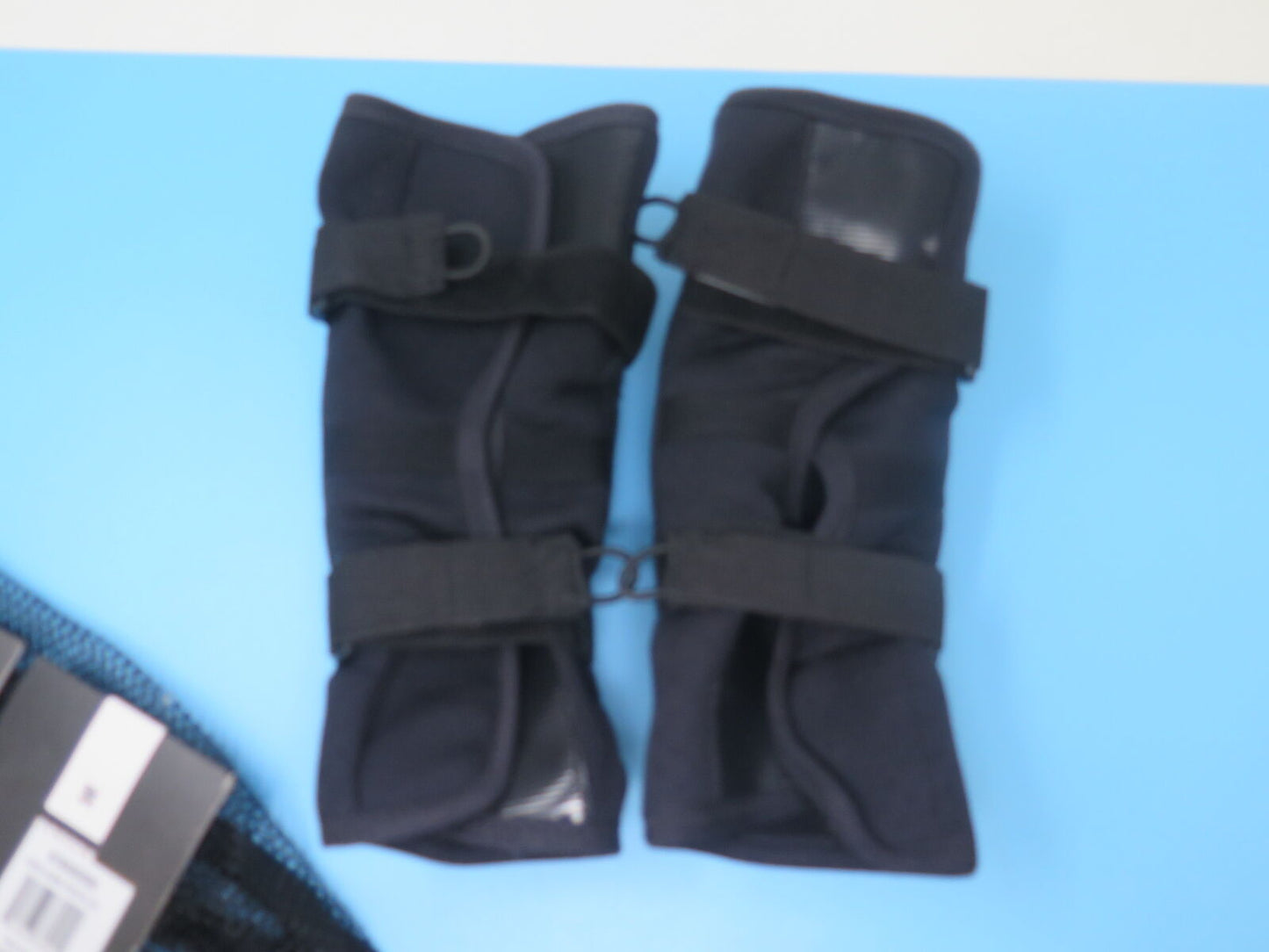 RACE FACE YOUTHSENDY ELBOW GUARDS - STEALTH-BLACK