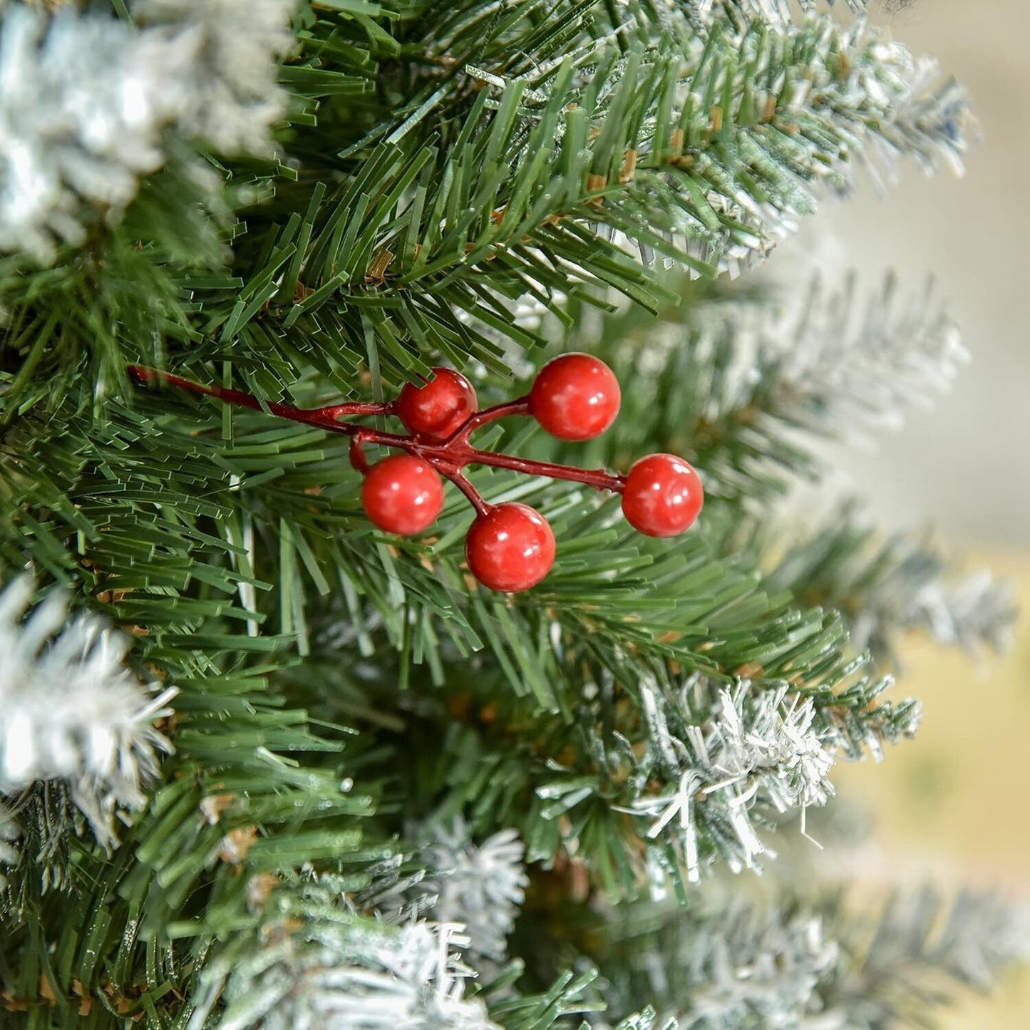 HOMCOM 5FT Artificial Christmas Tree Xmas Pencil Tree with Red Berries 150CM