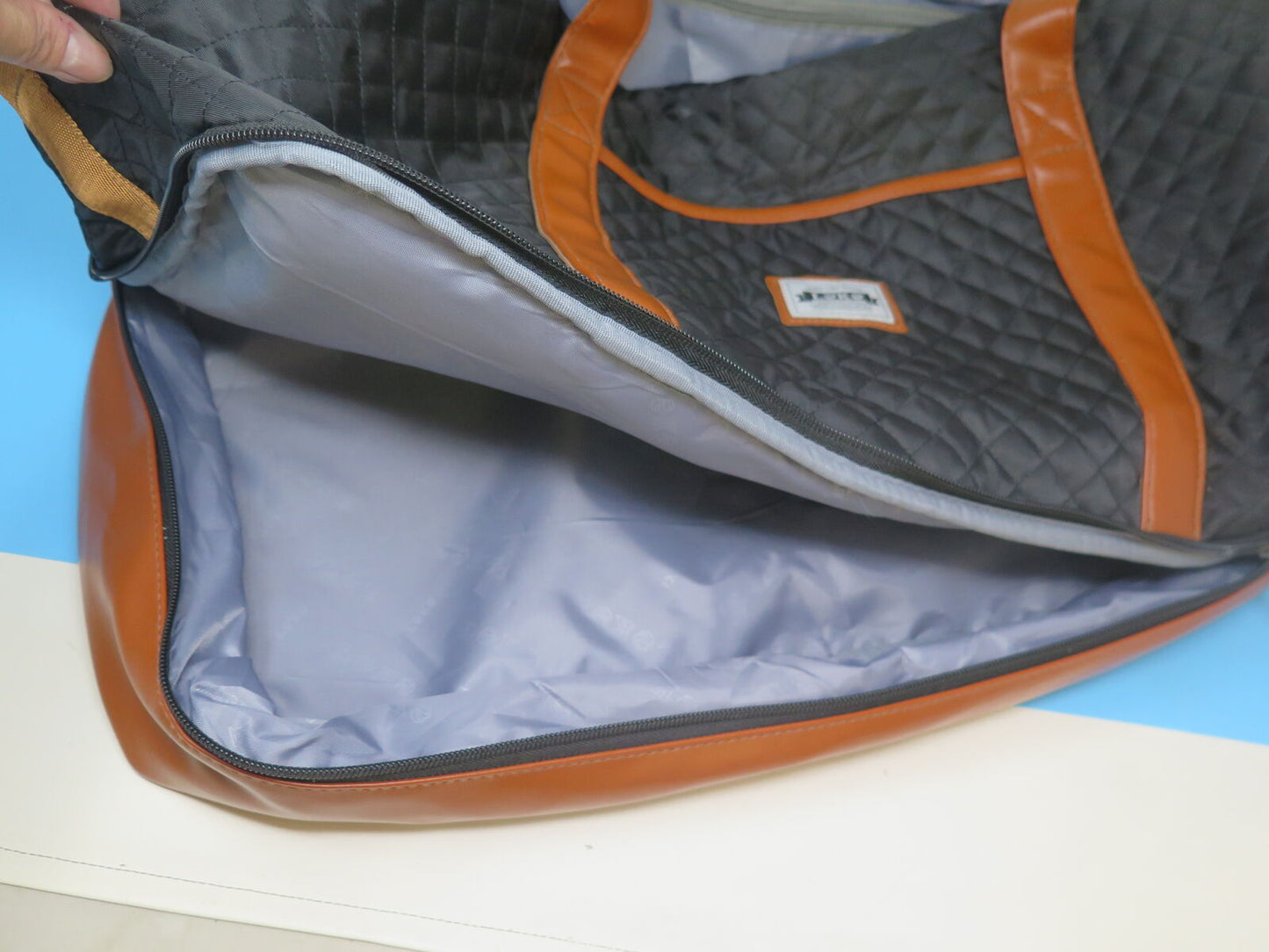 LEKE TRAVEL BAG-BLACK/BROWN