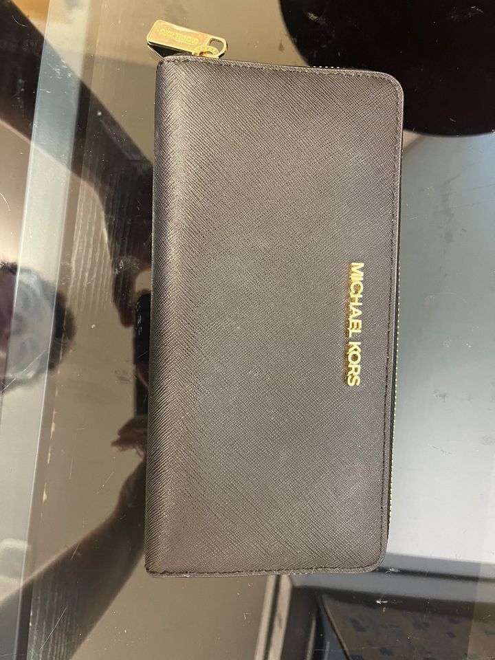 MICHAEL KORS BLACK PURSE