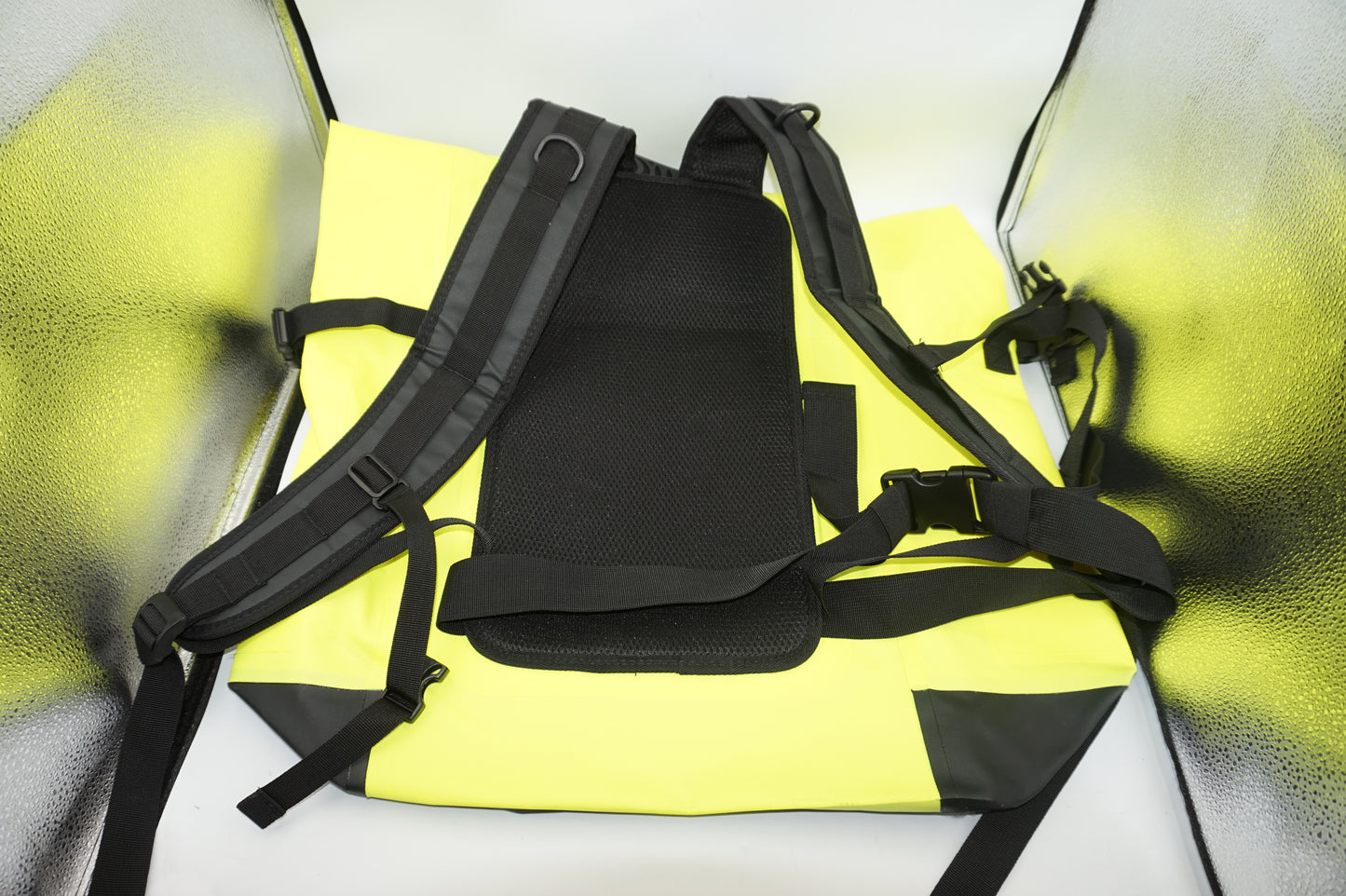 Strol 54L high-visablity waterproof bag with internal compartment