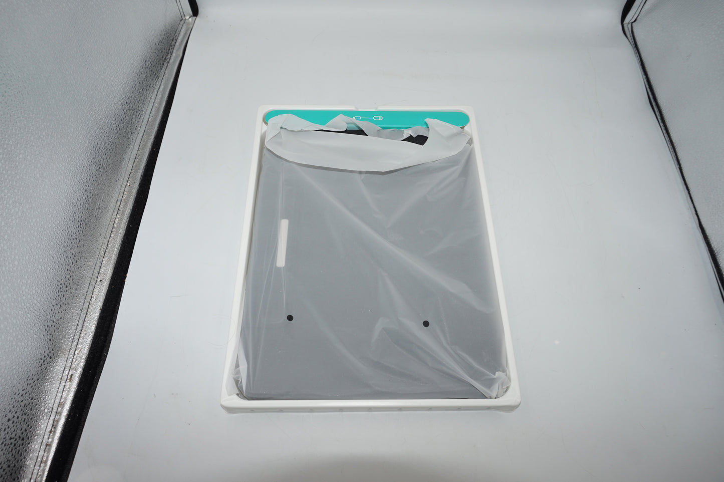 ESR keyboard case lite Bluetooth keyboard with stand and detachable back case for iPad Pro 12.9 model 6B006