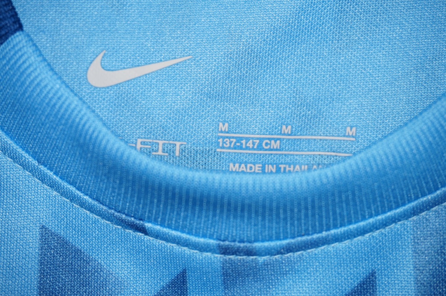 Nike Dri-fit Football shirt #23 Wade kids enfant size M 137-147CM