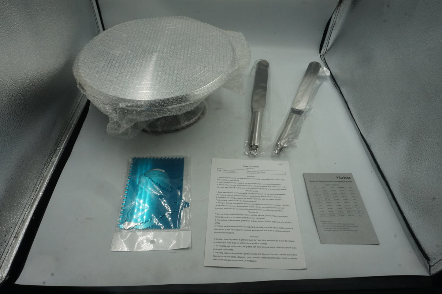 Yizish cake turntable stand with icing spreaders and scrapers