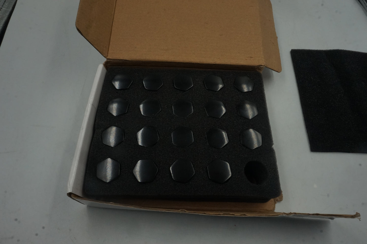 Eisen performance set of 20 black wheel nuts