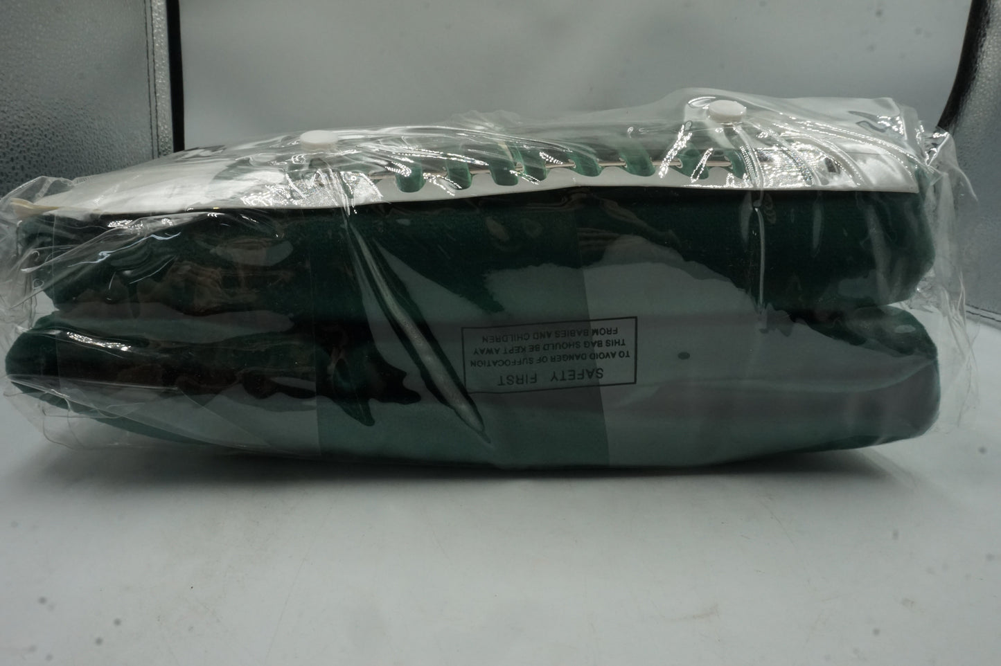 unbranded eyelet emerald velvet window curtains with 2 tie backs 66X54" (168X137CM)