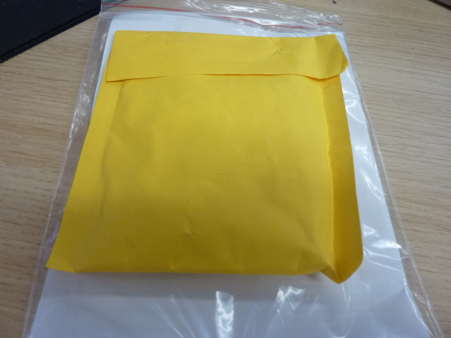 Yaheetech Boucle Accent Chair with Round Padded Seat and Metal Legs | White