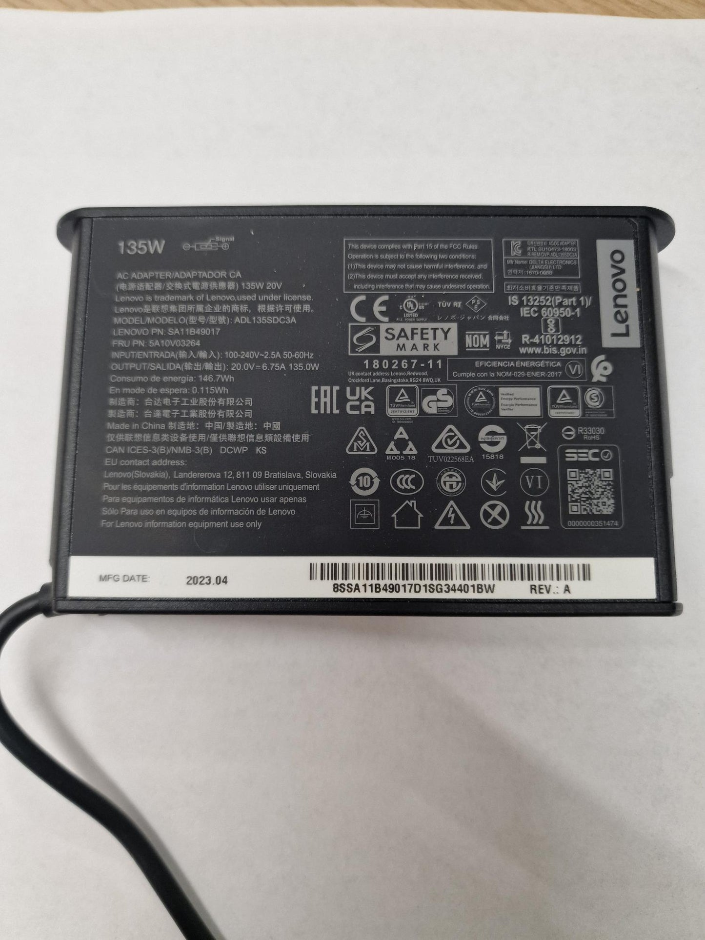 Lenovo 135W rectangluar Tip Charger 20V 6.75A ADL135SDC3A Laptop AC Adapter