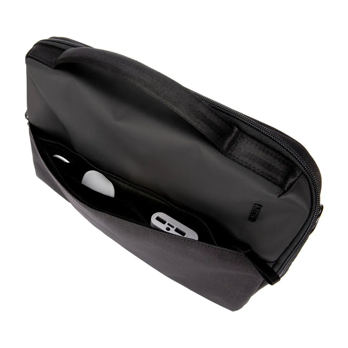 INCASE A.R.C. Brief With ReSpun 100% Recycled Polyester 12L