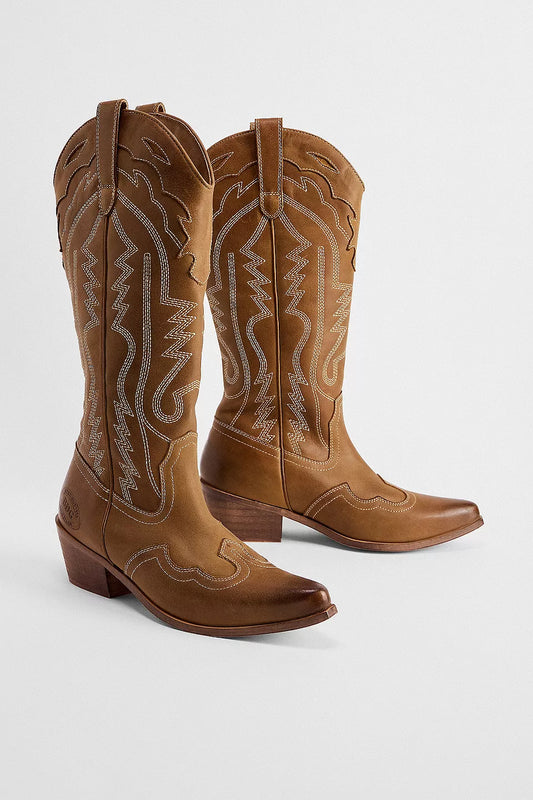 BDG tan Dallas leather boots size 4