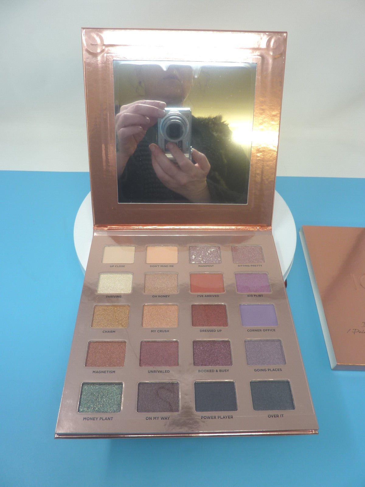 ICONIC LONDON DESK TO DANCE EYESHADOW PALETTE-24G