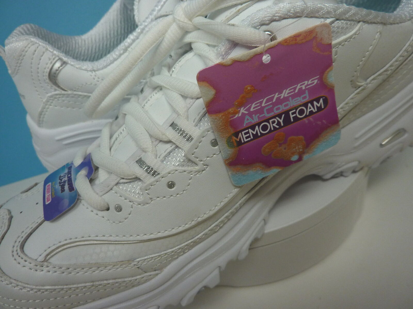 SKECHERS-WHITE AIR COOLED MEMORY FOAM-UK7
