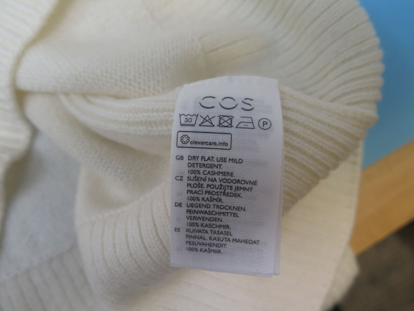 COS THE GOOD CASHMERE STANDARD ROLL NECK JUMPER-XS-CREAM