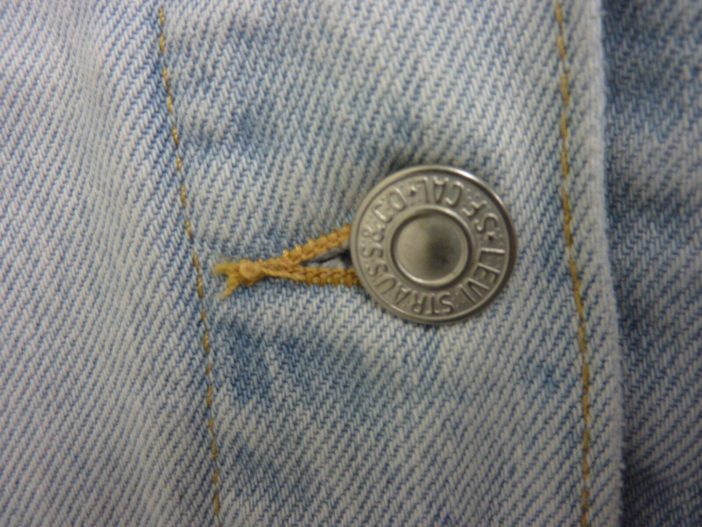 LEVIS EX BOYFRIEND TRUCKER JACKET LIGHT BLUE DENIM SIZE MEDIUM