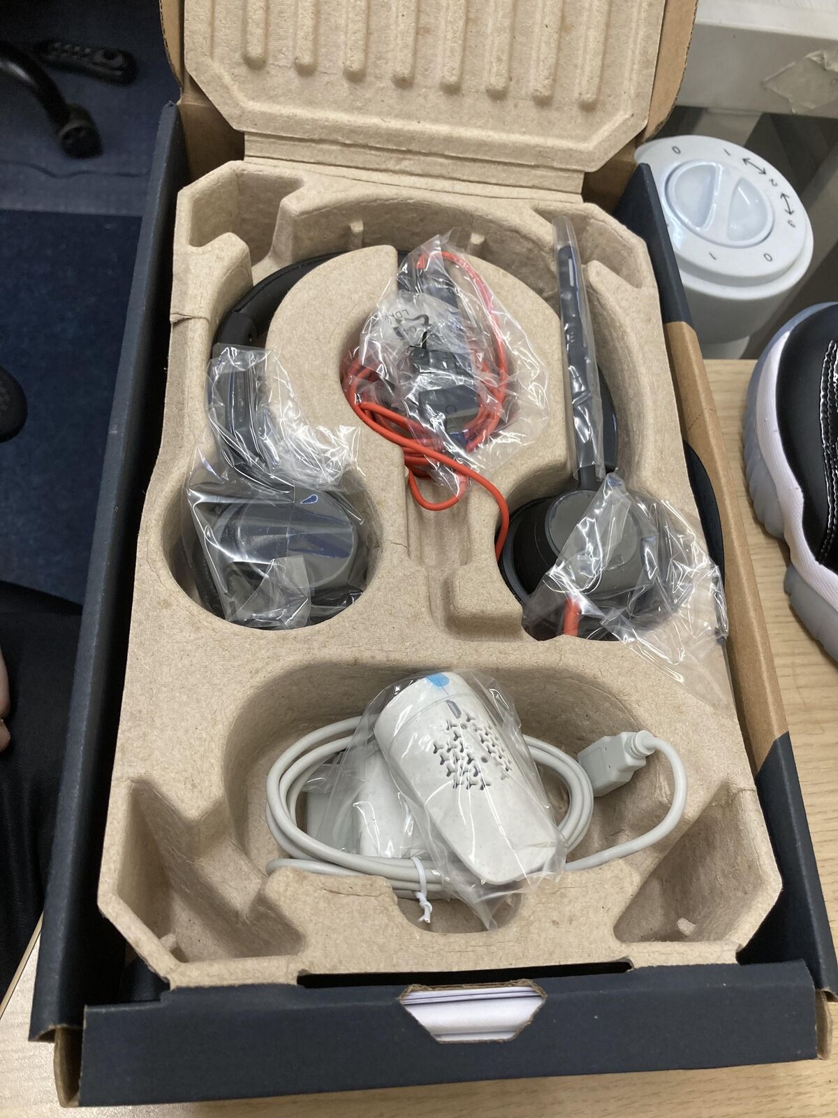 Plantronics Poly Studio P5 Kit with Blackwire 3325-1080p HD Video Conference