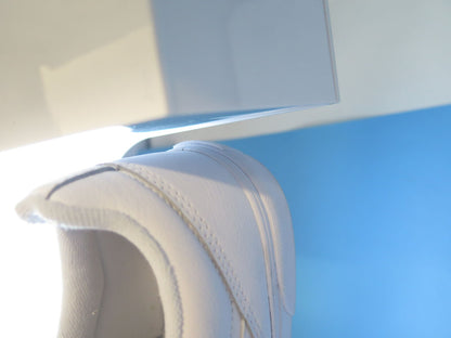 MAGNETIC LEVITATING SHOE DISPLAY-WHITE