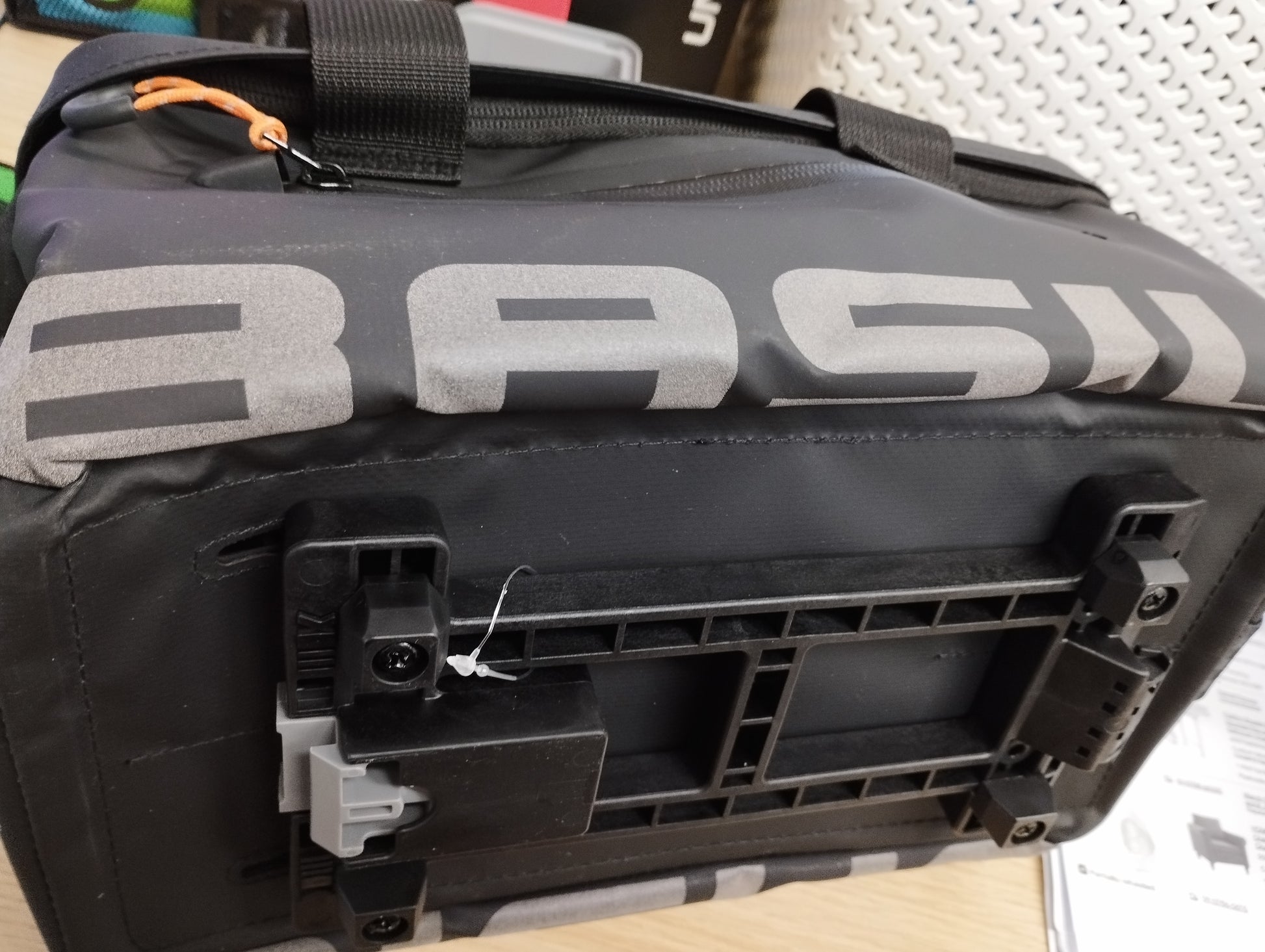 Basil Miles Tarpaulin - trunkbag MIK - 7 liter - black/orange