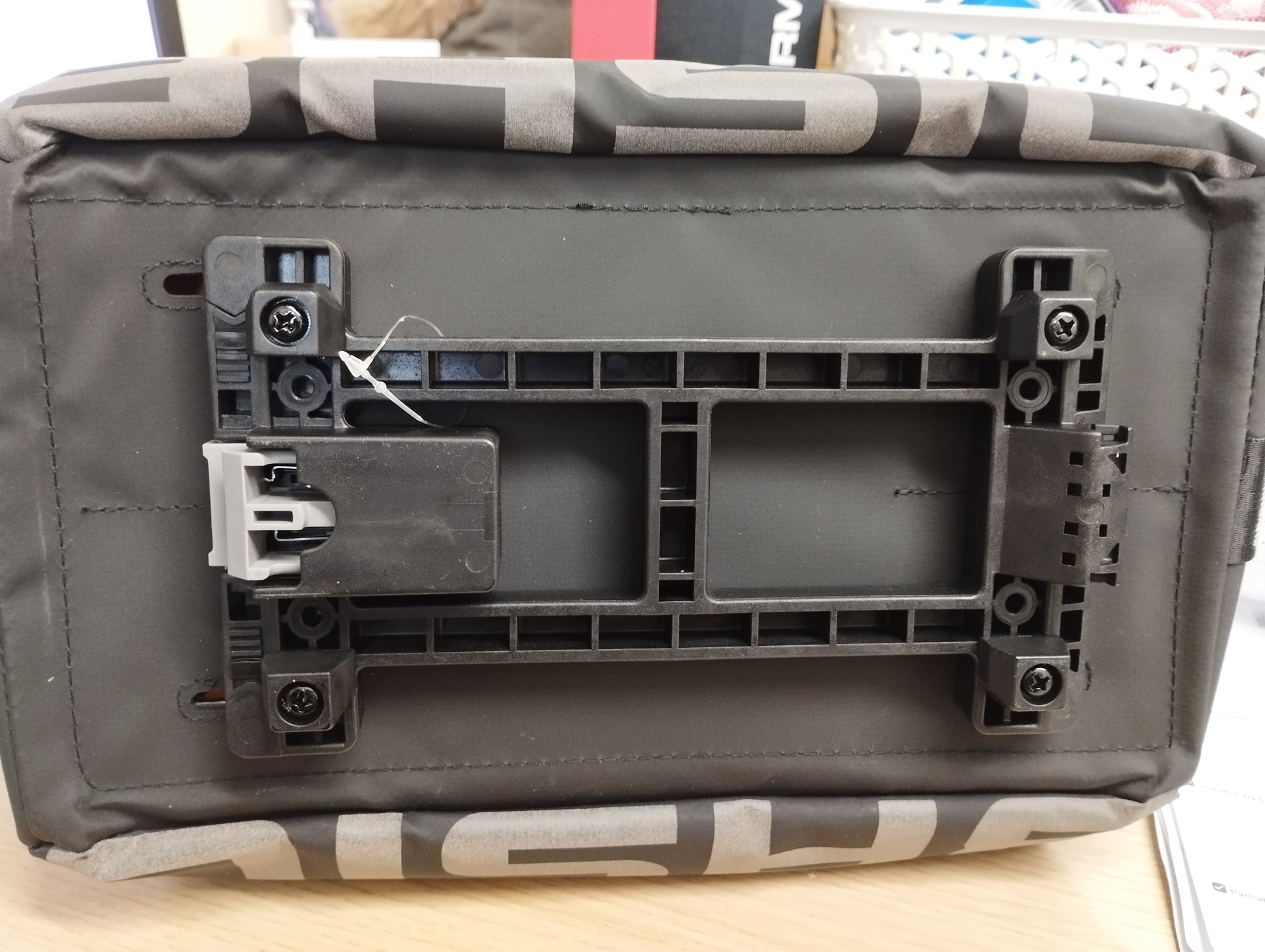 Basil Miles Tarpaulin - trunkbag MIK - 7 liter - black/orange