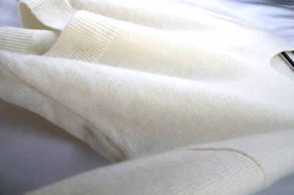 HUGO BOSS SEAMLESS V-NECK SWEATER IN COTTON AND CASHMERE RRP:£169