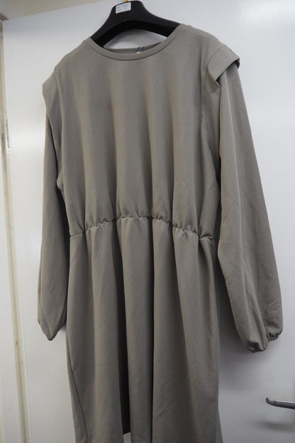 Women's CURVY DETAILED DRESS ONLY CARMACOMA