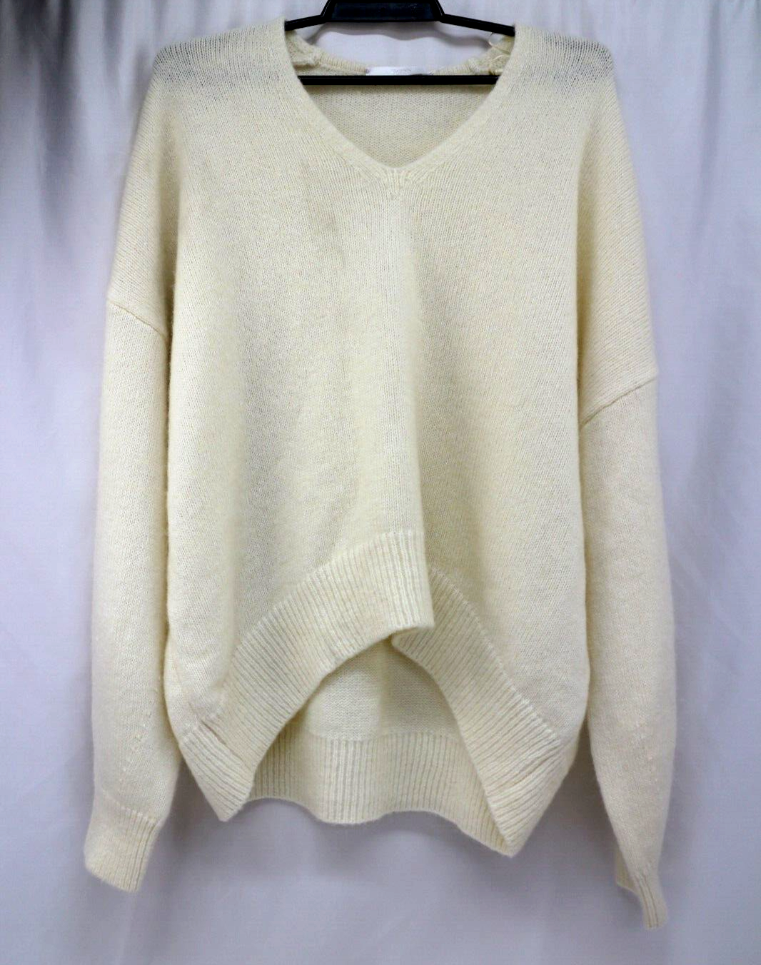 HUGO BOSS SEAMLESS V-NECK SWEATER IN COTTON AND CASHMERE RRP:£169