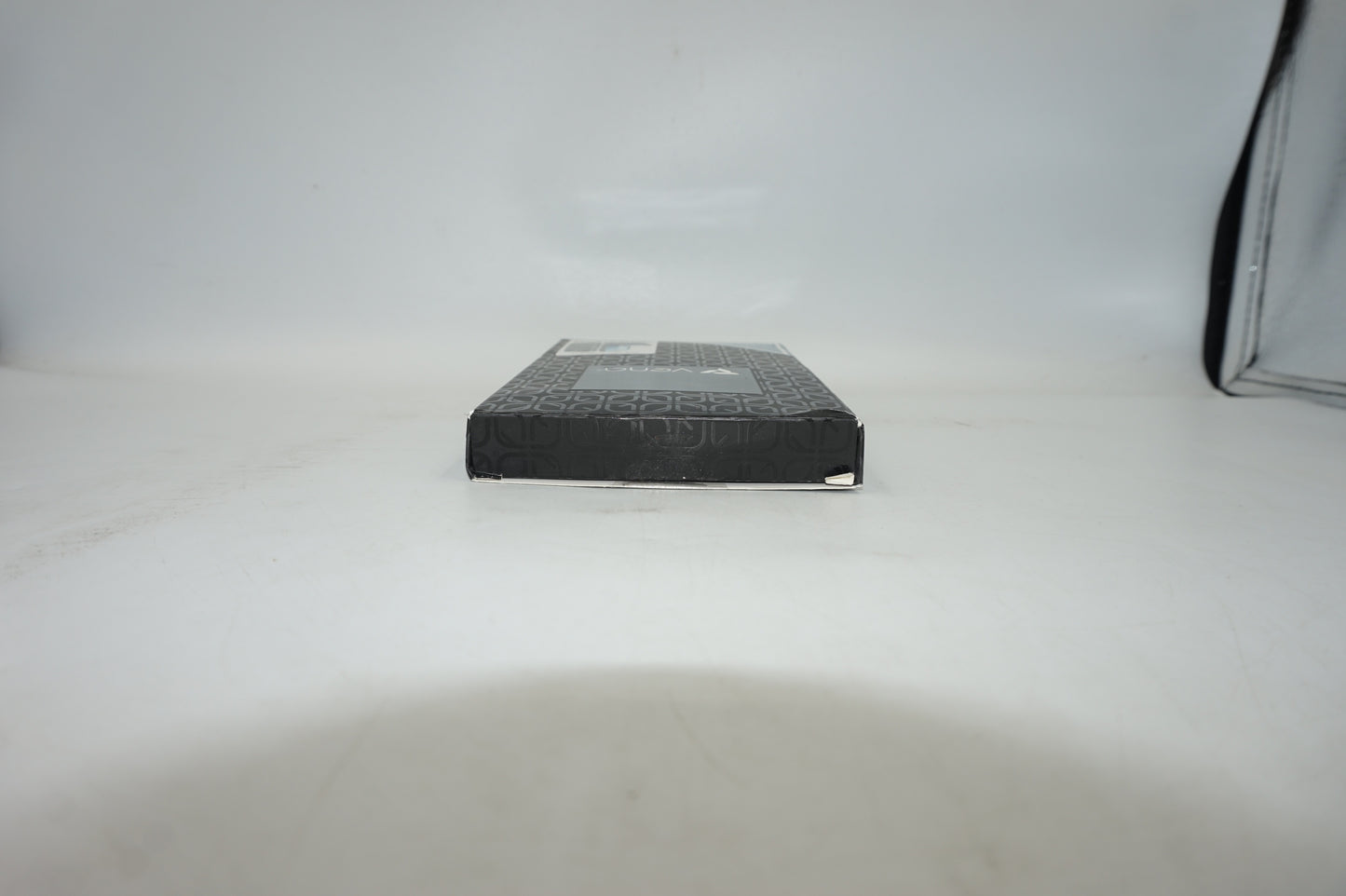 vena commute iPhone 16 phone cover with card holder