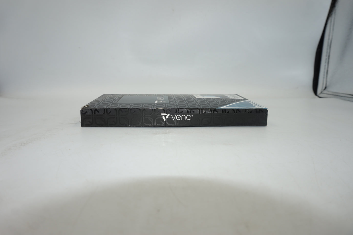 vena commute iPhone 16 phone cover with card holder