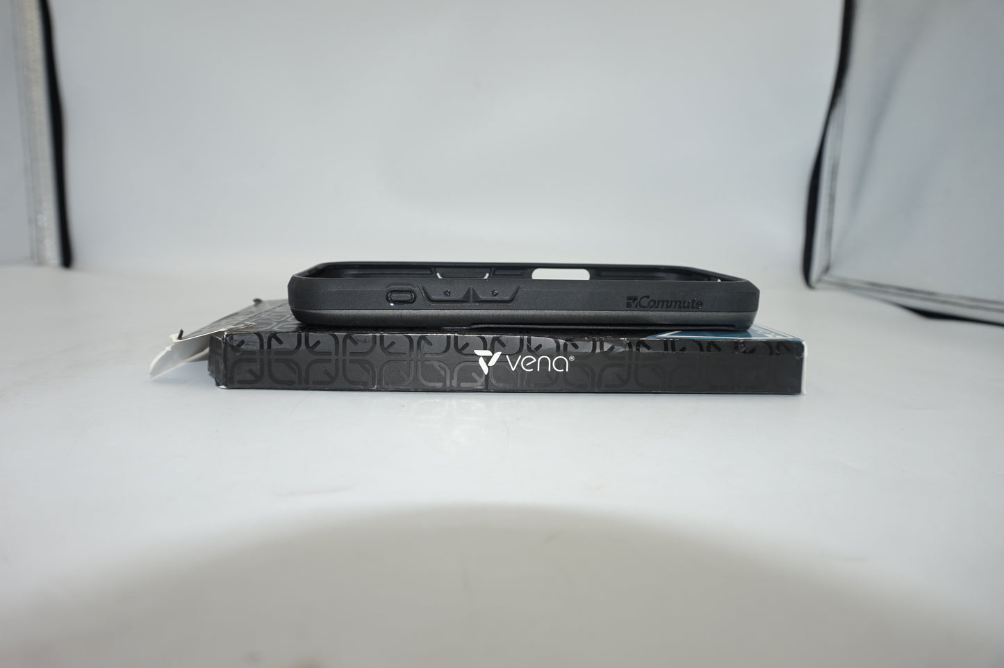 vena commute iPhone 16 phone cover with card holder