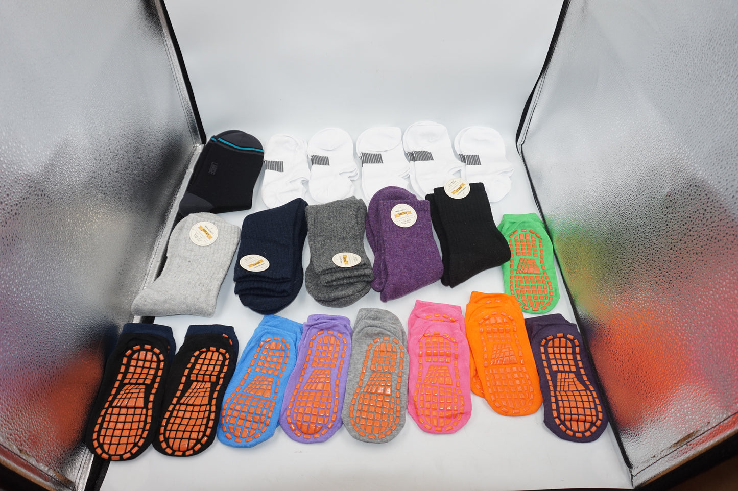 Job lot of ~98 pairs of various socks