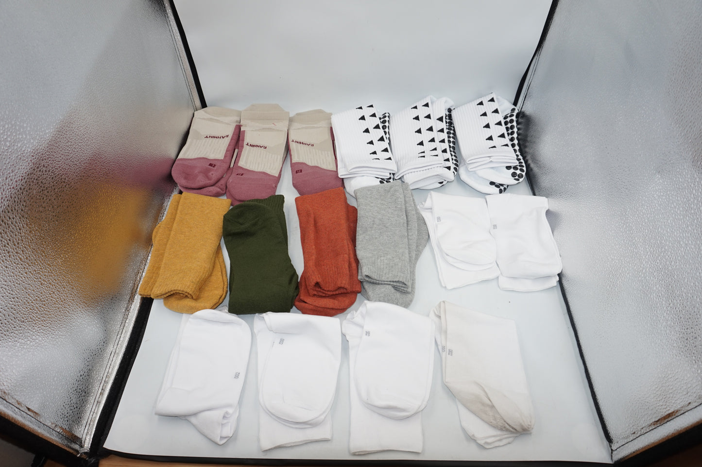 Job lot of ~98 pairs of various socks