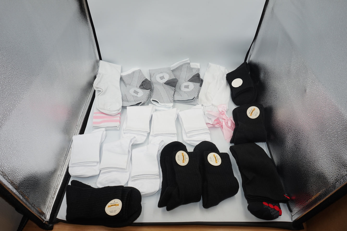 Job lot of ~98 pairs of various socks