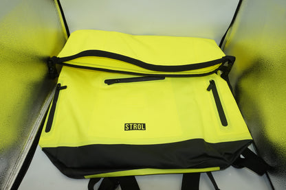 Strol 54L high-visablity waterproof bag with internal compartment