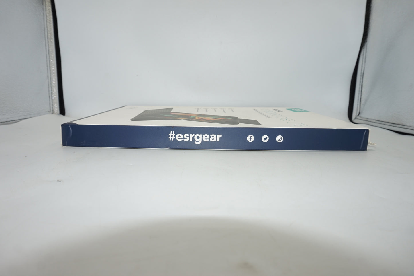 ESR keyboard case lite Bluetooth keyboard with stand and detachable back case for iPad Pro 12.9 model 6B006