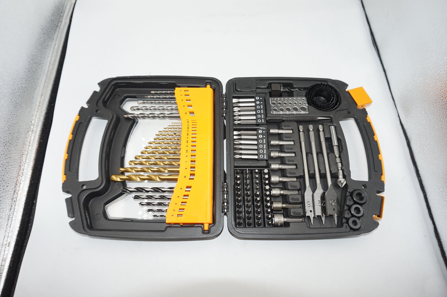 Amazon basics set of 100 drill and driver set