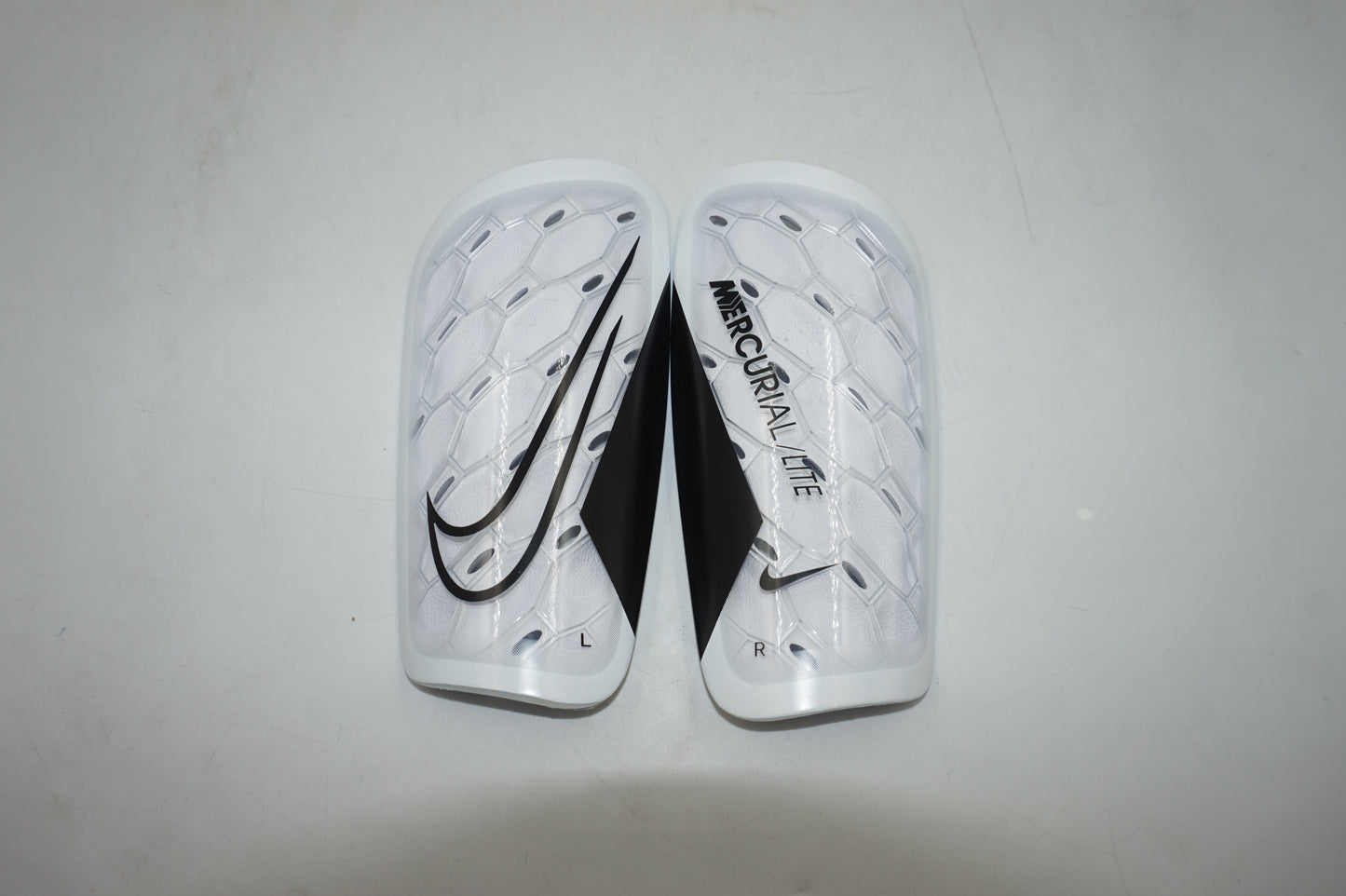 Nike Mercurial Lite Football Shin guards size XS